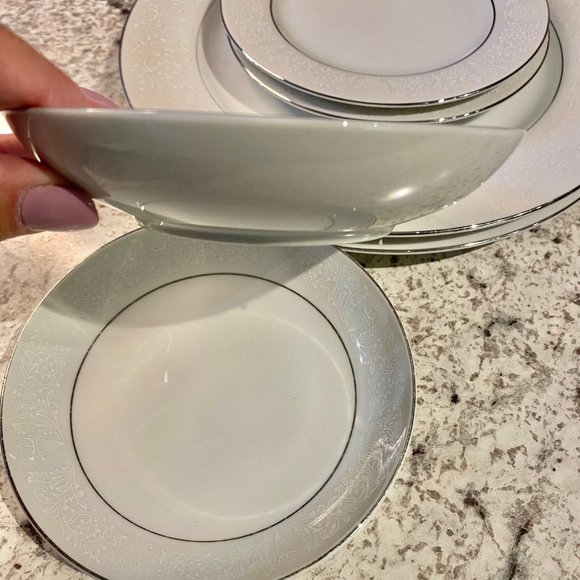 Vintage Lovelace by Crown Victoria Fine China - 2 - 5 Pc Place Settings - Picture 9 of 16